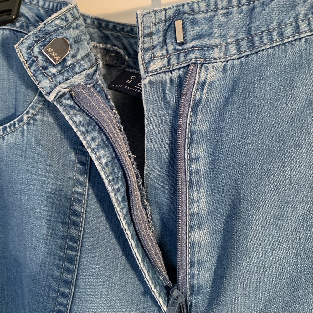 Crazy Horse by Liz Claiborne Blue Ankle Cropped Jeans with Relaxed Fit - Picture 3 of 8